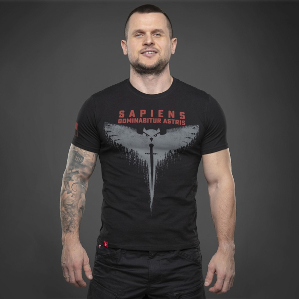 SVASTONE ФУТБОЛКА SAPIENS DOMINABITUR ASTRIS