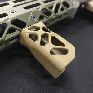 КРУК РУЧКА ПЕРЕНЕСЕННЯ ВОГНЮ СЕРЕДНЯ ІЗ КРІПЛЕННЯМ M-LOK CERAKOTE COYOTE TAN