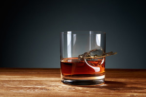 GUN AND FUN СТАКАН ДЛЯ ВИСКИ С ДЕТАЛИЗИРОВАННОЙ ФИГУРКОЙ ПОДВОДНОГО ОХОТНИКА