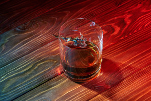 GUN AND FUN СТАКАН ДЛЯ ВИСКИ С ДЕТАЛИЗИРОВАННОЙ ФИГУРКОЙ ПОДВОДНОГО ОХОТНИКА