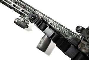 FRAG ЗБРОЙОВИЙ ТРЬОХТОЧКОВИЙ РЕМІНЬ З КАРАБІНОМ І АНТАБКОЮ QD MAX BLACK